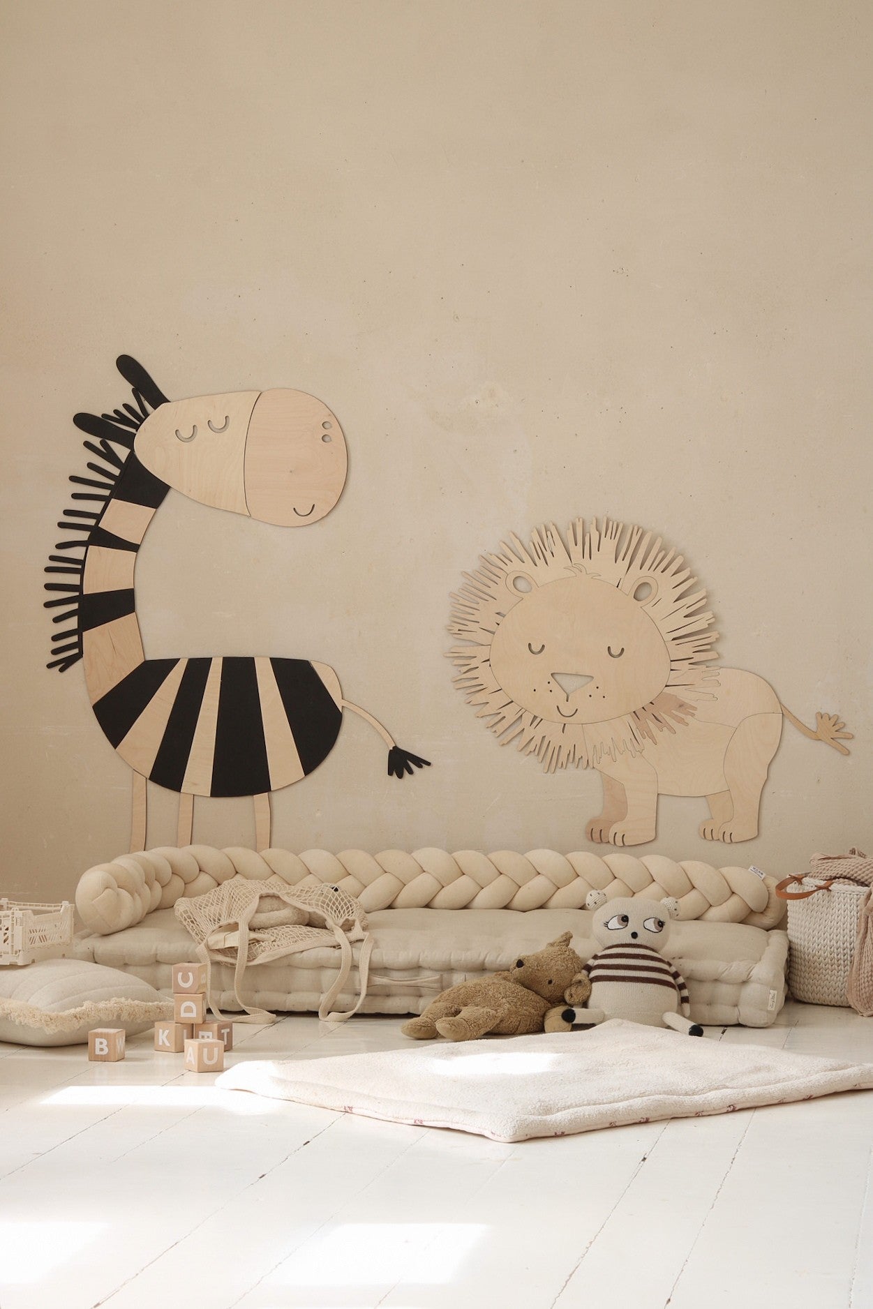 Wall & Ceiling Decor