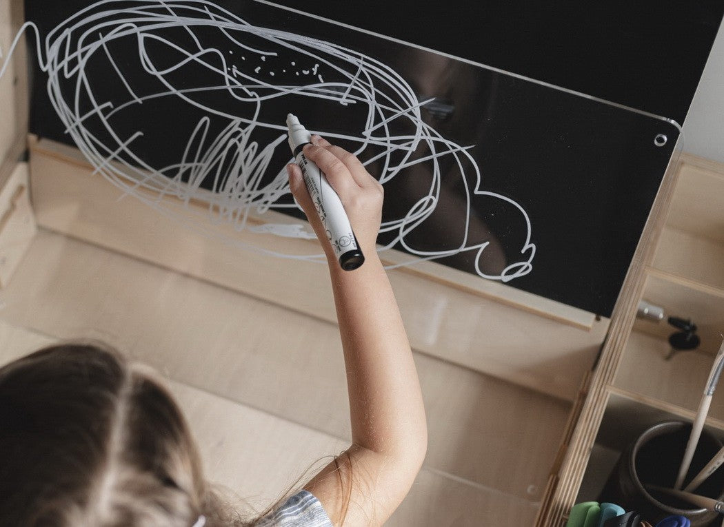 Multisensory Art Table/Desk Luula
